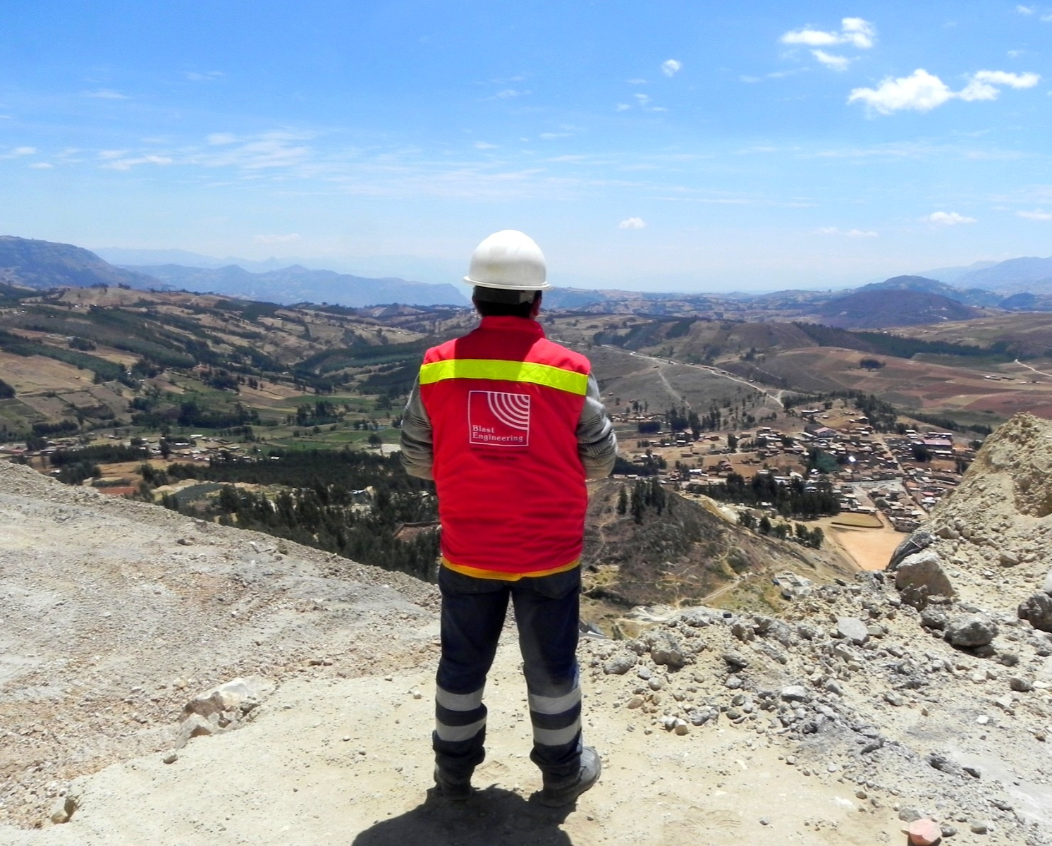 Fragmentación de Rocas para Minería, Canteras e Infraestructura